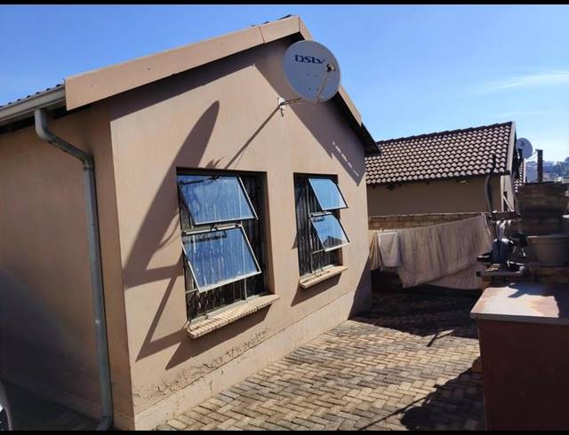 2 BEDROOM HOUSE FOR SALE IN FLEURHOF